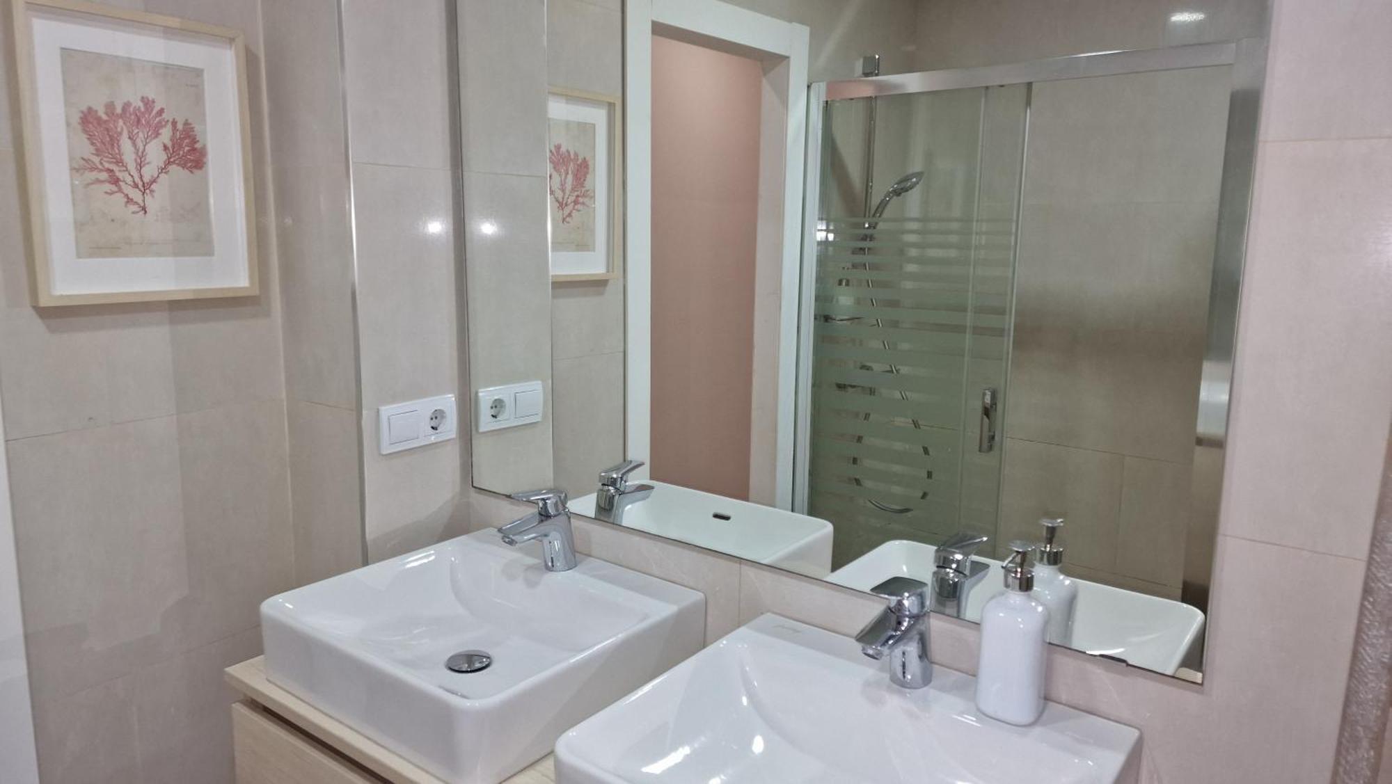 Victoria 16 Premium By Nagoa Homes Малага Стая снимка